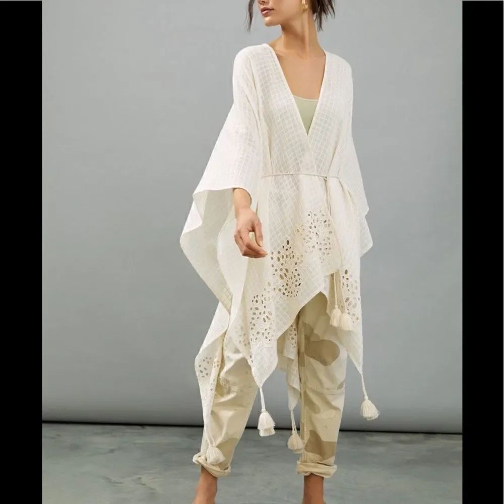 Anthropologie
Tasseled Eyelet Kimono - cream